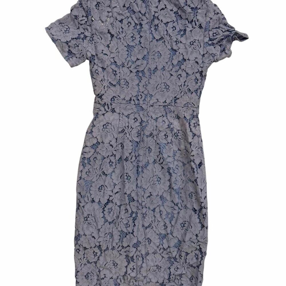 Donna Richardson blue floral lace dress with short sleeves and a fitted silhouet
